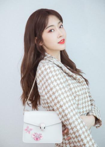 高清内地江苏省南京女演员宣璐樱花粉仙气写真图片第2张