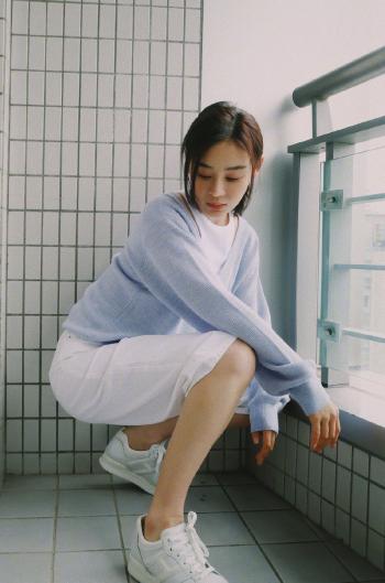 高清中国内地影视湖北省襄阳女演员袁姗姗时尚养眼写真桌面壁纸第0张