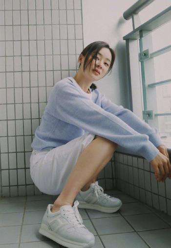 高清中国内地影视湖北省襄阳女演员袁姗姗时尚养眼写真桌面壁纸第1张