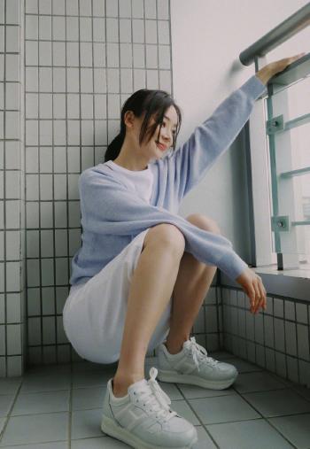 高清中国内地影视湖北省襄阳女演员袁姗姗时尚养眼写真桌面壁纸第2张