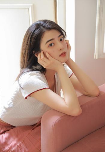 日本女优三吉彩花时尚大片写真图片第0张