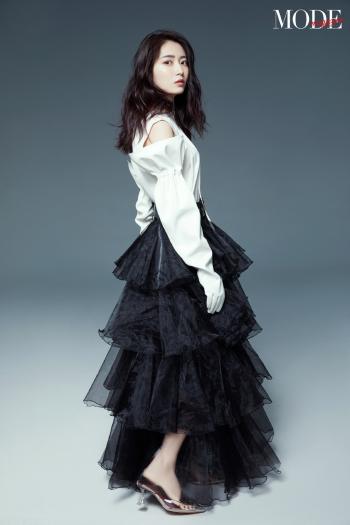 北京新生代女演员陈钰琪最新时尚杂志写真大片第1张