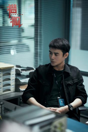 高清中国内地男演员王凯黑色西装帅气写真图片第3张