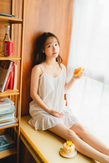 睡裙美女图片 _ 第(1)张