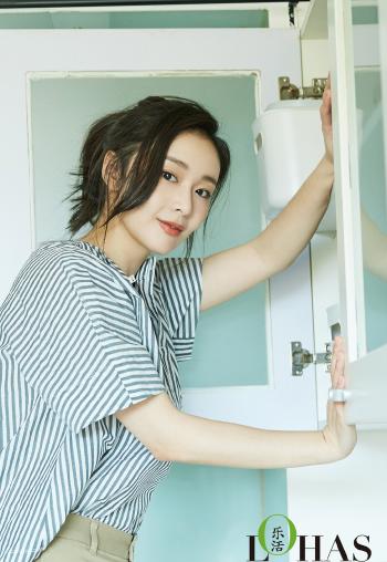 美女高叶图片 _ 第(1)张