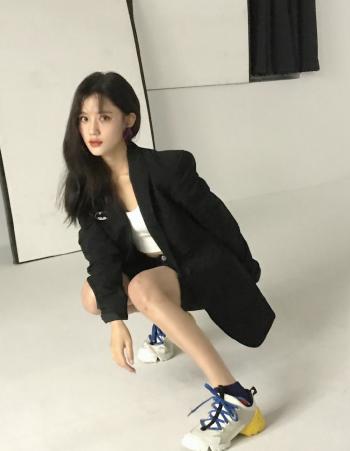 高清台湾省华语影视女演员陈意涵露脐装性感写真图片第2张
