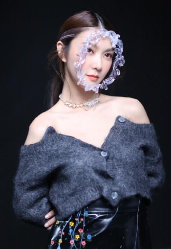 薛凯琪性感时尚光影写真图片第2张