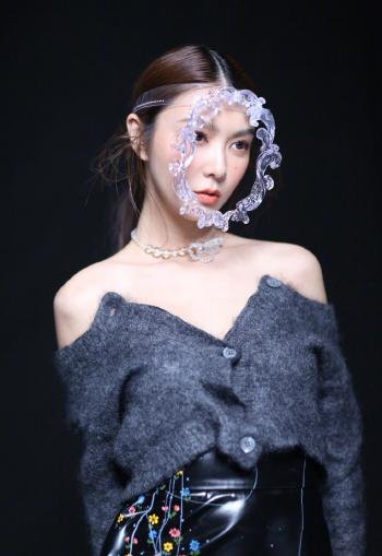薛凯琪性感时尚光影写真图片第4张