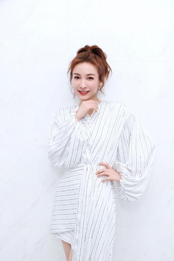吴昕男人装时尚性感写真高清图片桌面壁纸第0张
