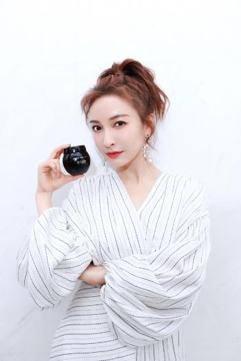 吴昕男人装时尚性感写真高清图片桌面壁纸第3张