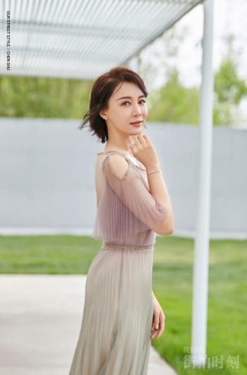 中国影视湖北黄石女演员性感红唇陈数彰显高贵冷艳第3张