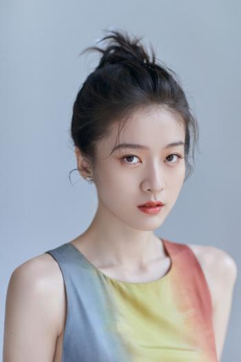 中国内地浙江省义乌女演员张雪迎时尚个性写真图片第0张