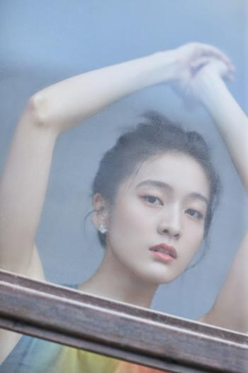 中国内地浙江省义乌女演员张雪迎时尚个性写真图片第3张