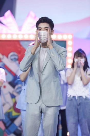 高清综艺杨幂《快乐大本营》高清图片第3张