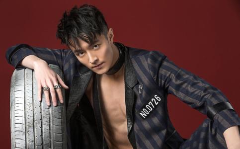 高清黑龙江省牡丹江帅气男孩初俊辰黑白写真手机壁纸下载第5张
