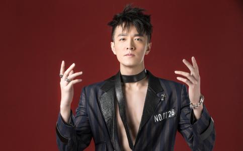 高清黑龙江省牡丹江帅气男孩初俊辰黑白写真手机壁纸下载第6张