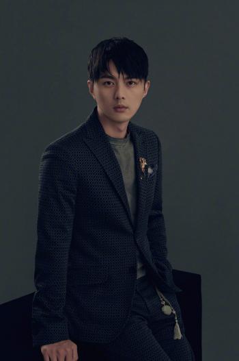 中国内地浙江省衢州男演员叶祖新俏皮街拍写真图片第3张