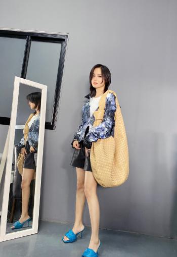 高清黑龙江鹤岗美女辛芷蕾时尚街拍写真图片第5张