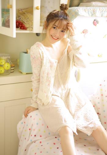 90后氧气清新花女孩甜美温馨写真第3张