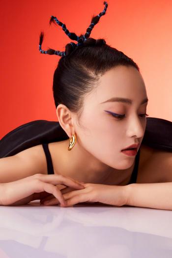 高清湖北省赤壁美女校花黄灿灿气质甜美养眼写真图片第2张