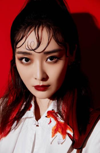李曼可爱俏皮丸子头写真图片第0张