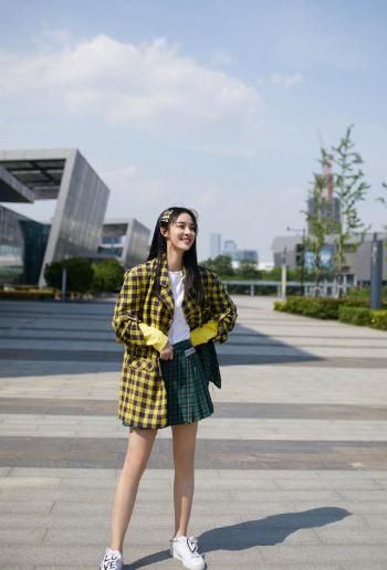 高清山东青岛美女李莎旻子吊带黄裙甜美写真图片第0张