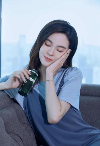 郁可唯图片 _ 第(1)张