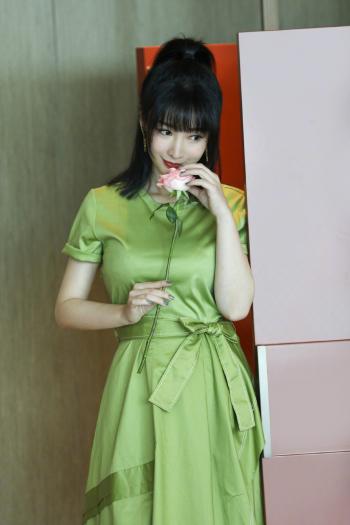 柳岩图片 _ 第(1)张
