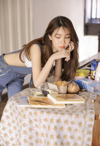 美女低胸装图片 _ 第(10)张