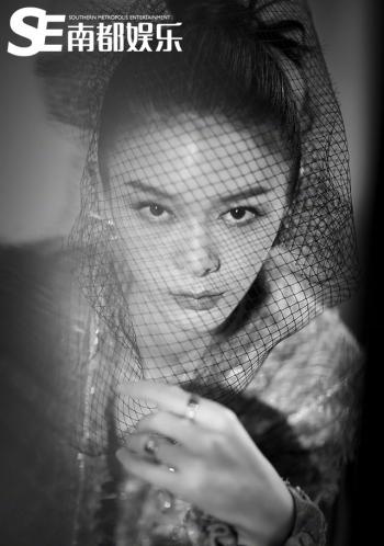 杨幂透视薄纱长裙妩媚性感写真图片第3张