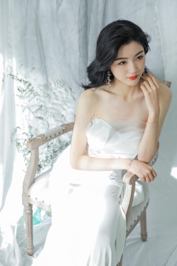 高清中国内地女演员郑爽粉色裙子高冷性感图片第0张