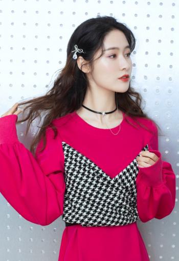 美女梁田图片 _ 第(1)张