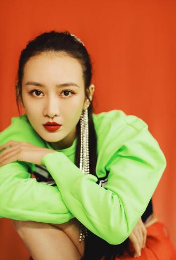 林允性感露脐装清爽写真图片第2张