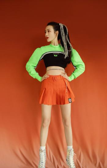 林允性感露脐装清爽写真图片第3张
