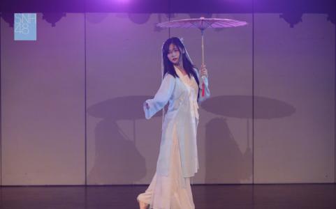 湖北武汉女演员赵粤性感甜酷舞台照图片第0张