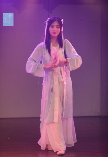湖北武汉女演员赵粤性感甜酷舞台照图片第2张