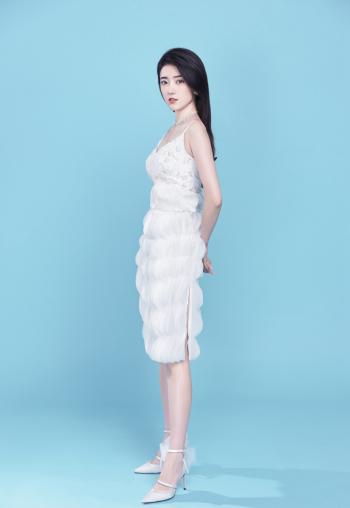 高清中国内地河北省石家庄女演员梁洁白裙清爽性感写真图片第1张