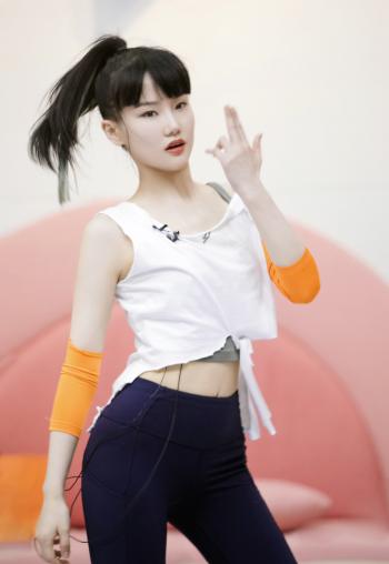 美女黄龄图片 _ 第(4)张