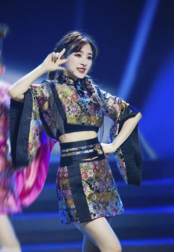 张含韵时尚百变风格时尚写真图片第4张