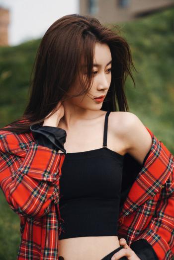 张雅卓性感港风写真图片第5张