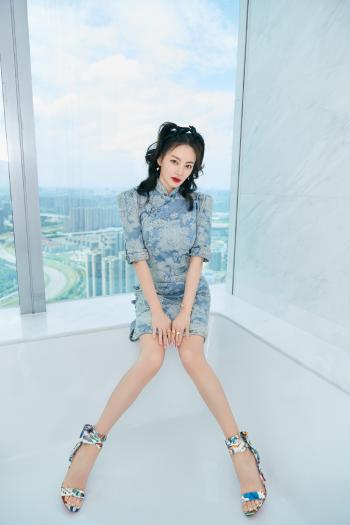 高清内地山东德州女演员性感熟女明星张雨绮写真图片下载第2张