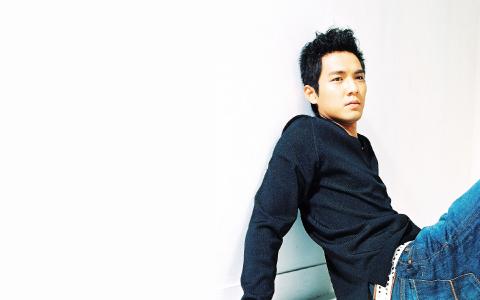 高清中国台湾台中市眷男明星阮经天时尚杂志情人节魅力写真桌面壁纸第4张