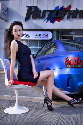 改装宝马M1性感车模写真手机壁纸第4张