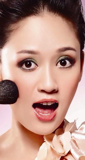 高清台湾省新竹县女演员《笑傲江湖OL》陈乔恩代言唯美东方不败精选壁纸第1张
