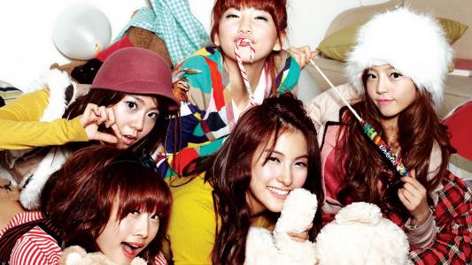 可爱女生创意手机壁纸图片第3张