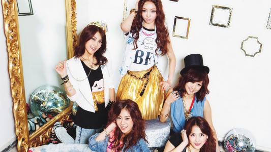 可爱女生创意手机壁纸图片第5张