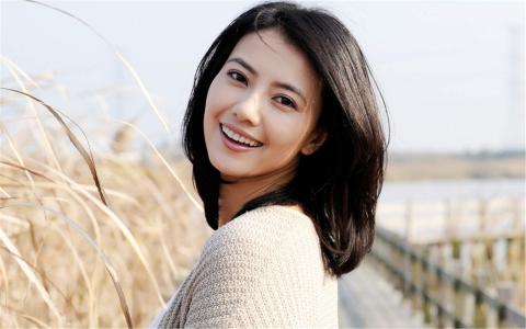 高清中国内地影视北京女演员高圆圆优雅大气时尚写真桌面壁纸第1张