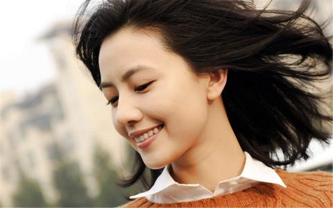 高清中国内地影视北京女演员高圆圆优雅大气时尚写真桌面壁纸第2张