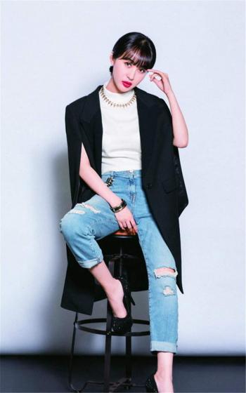 花儿与少年李菲儿青春派时尚写真手机壁纸第5张