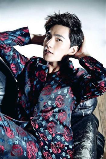 杨洋最新代言RIO锐澳鸡尾酒写真手机桌面壁纸下载第2张